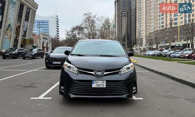 Toyota Sienna 2019
