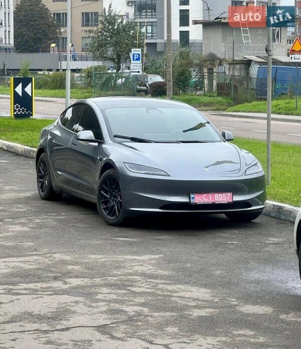 Tesla Model 3 2024