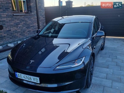 Tesla Model 3 2024