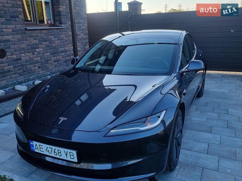 Tesla Model 3 2024