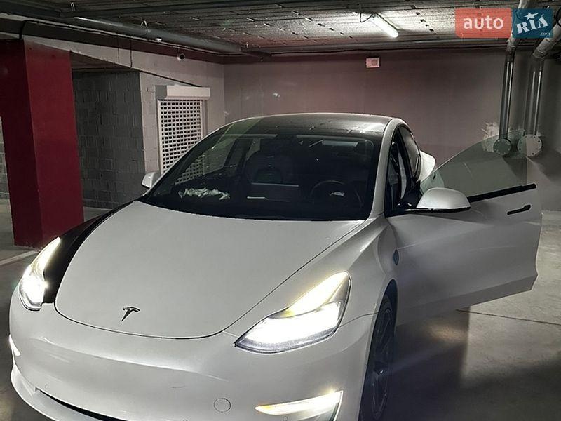 Tesla Model 3 2022