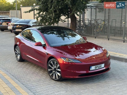 Tesla Model 3 2024
