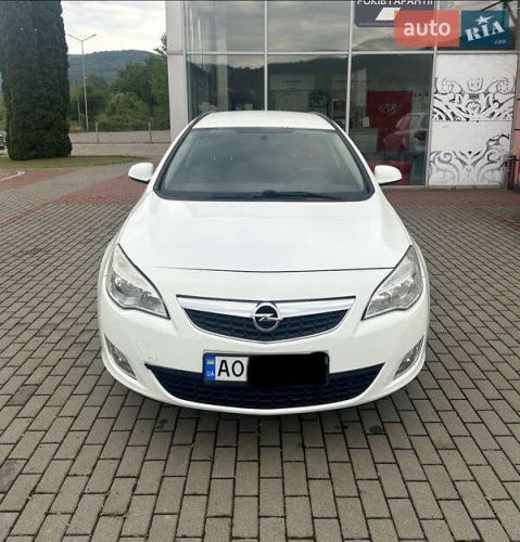 Opel Astra 2011