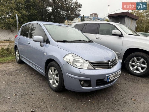 Nissan TIIDA 2012