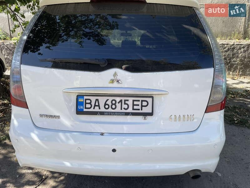 Mitsubishi Grandis 2008