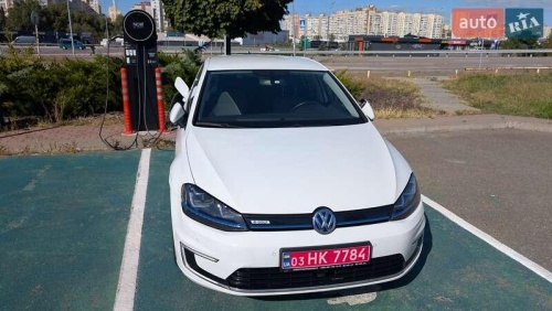 Volkswagen e-Golf 2015