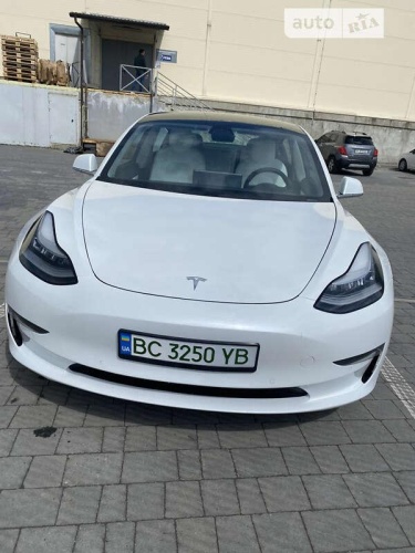 Tesla Model 3 2020