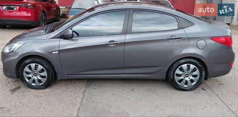 Hyundai Accent 2012