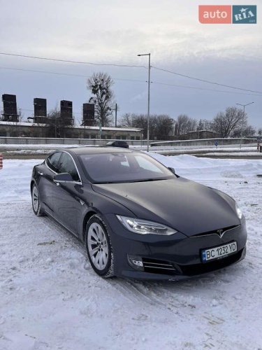 Tesla Model S 2016