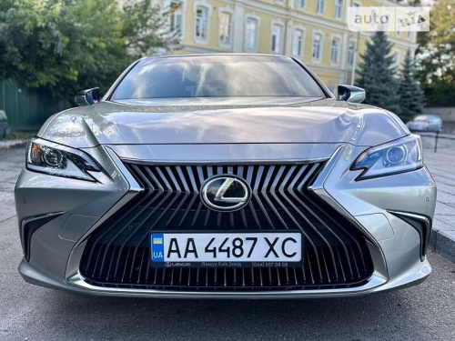 Lexus ES 2019