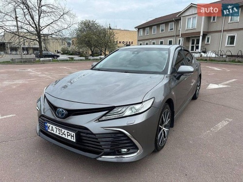 Toyota Camry 2021
