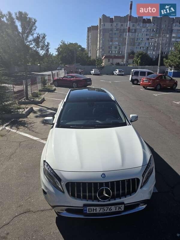 Mercedes-Benz GLA-Class 2015