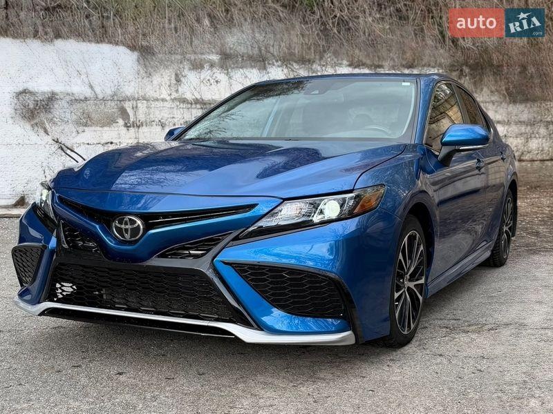 Toyota Camry 2019