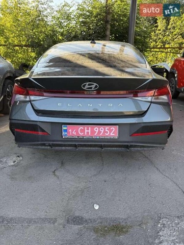 Hyundai Elantra 2024