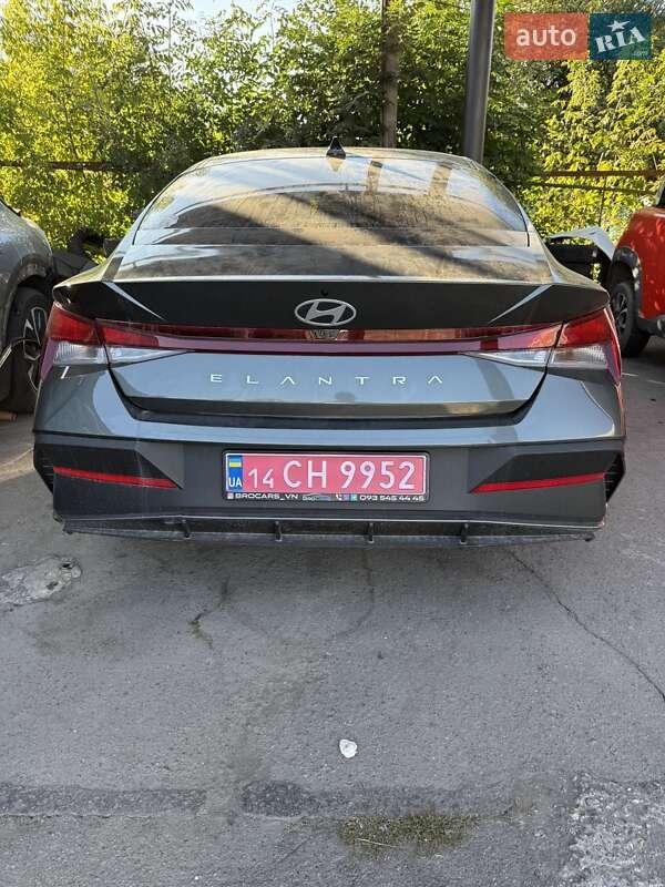 Hyundai Elantra 2024