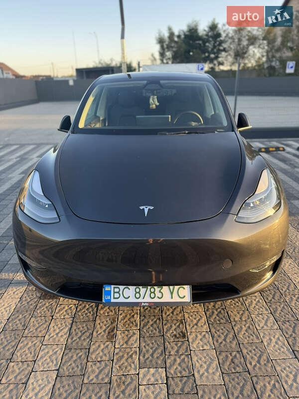 Tesla Model Y 2024