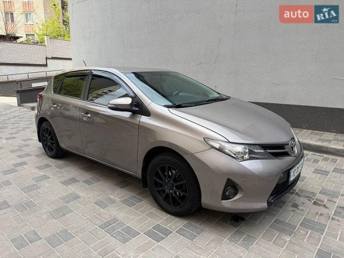 Toyota Auris 2013