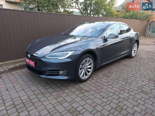 Tesla Model S 2018