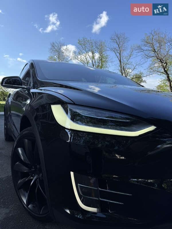 Tesla Model X 2020