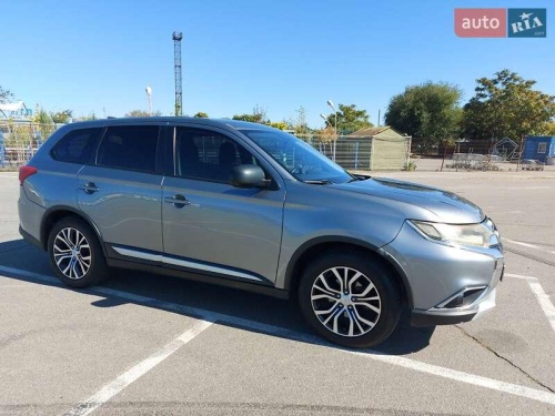 Mitsubishi Outlander 2016
