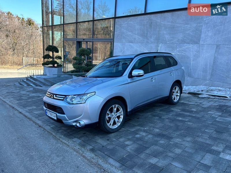 Mitsubishi Outlander 2012
