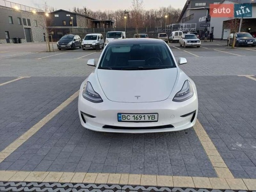 Tesla Model 3 2020