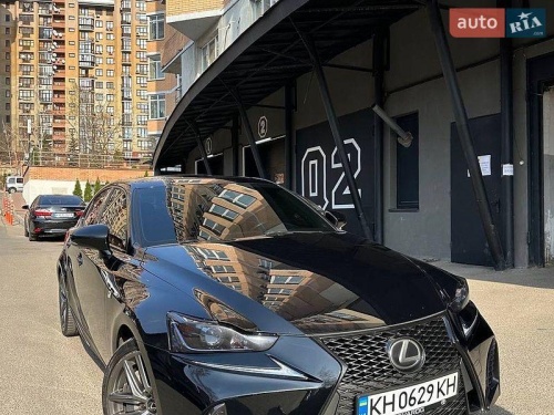 Lexus IS 2019