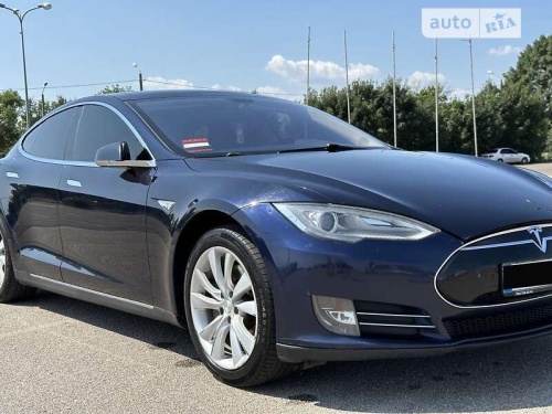 Tesla Model S 2014