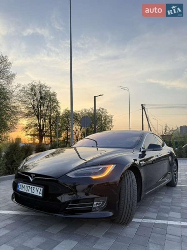 Tesla Model S 2018