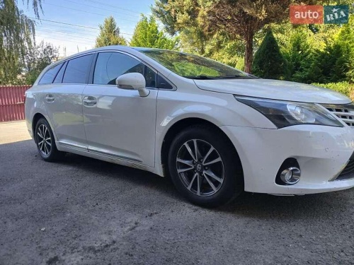 Toyota Avensis 2012
