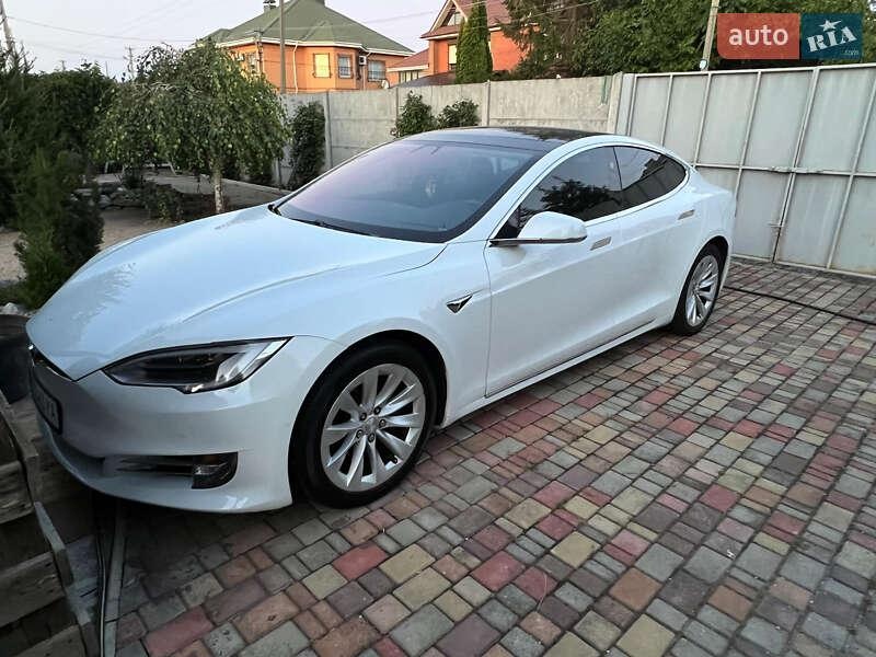 Tesla Model S 2016