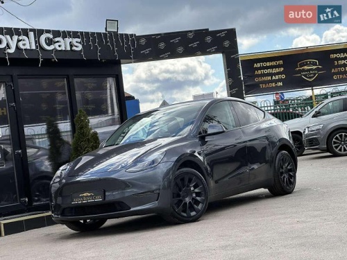 Tesla Model Y 2024