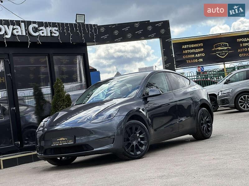 Tesla Model Y 2024