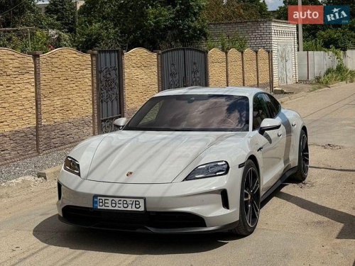 Porsche Taycan 2025