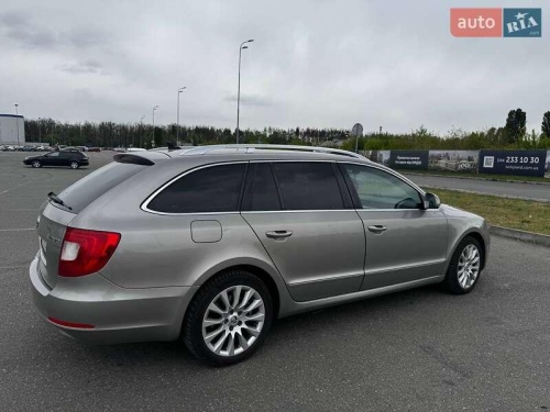 Skoda Superb 2012