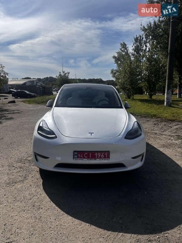 Tesla Model Y 2023