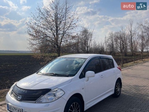 Nissan TIIDA 2012