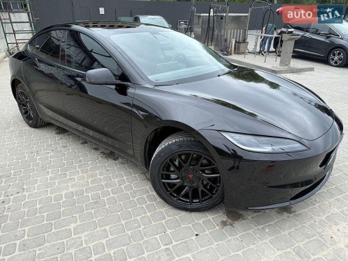 Tesla Model 3 2024