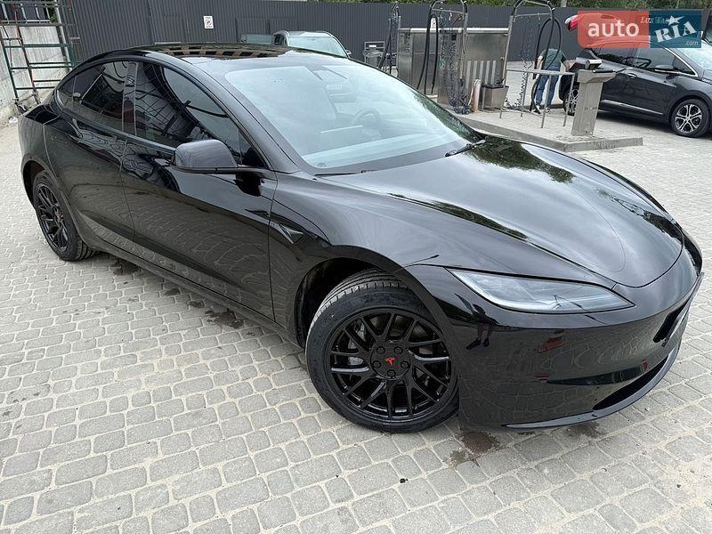 Tesla Model 3 2024