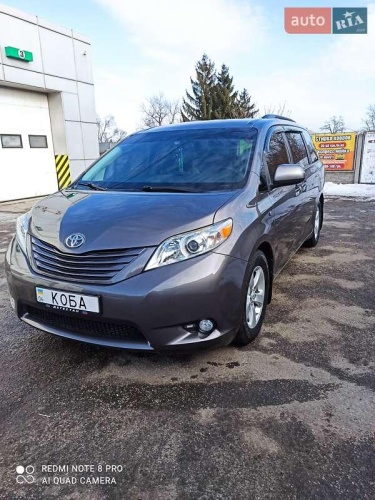 Toyota Sienna 2011
