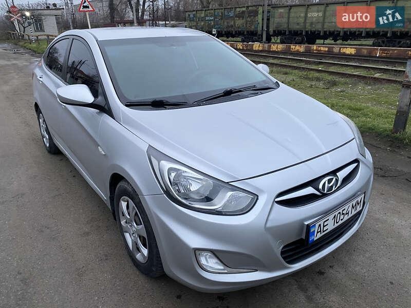 Hyundai Accent 2012