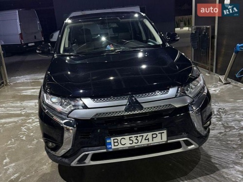 Mitsubishi Outlander 2023