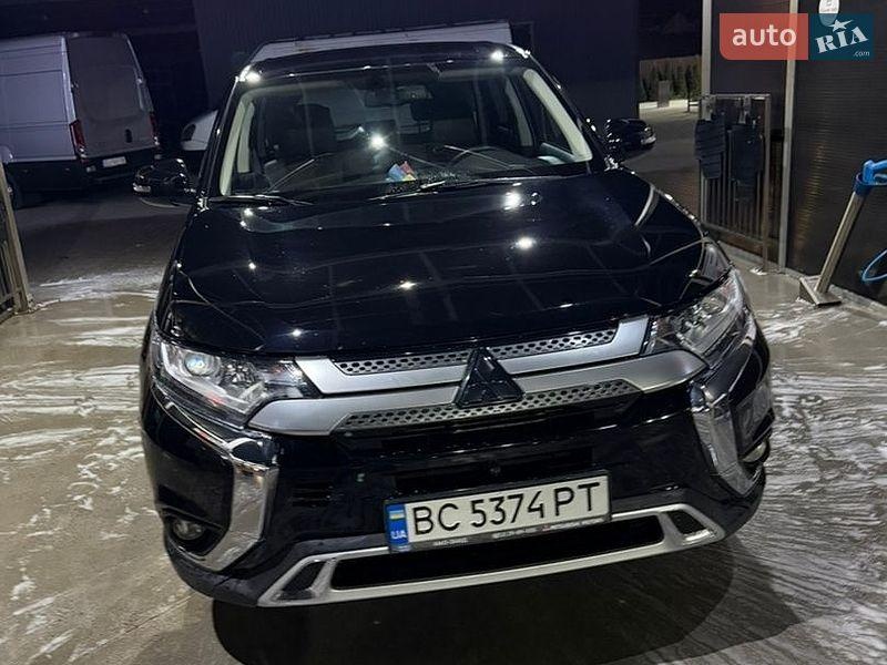 Mitsubishi Outlander 2023