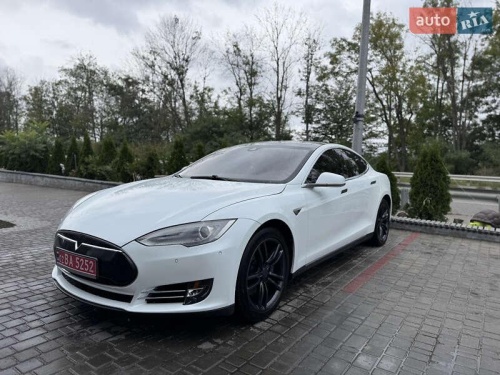 Tesla Model S 2016