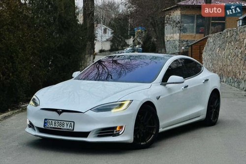 Tesla Model S 2018