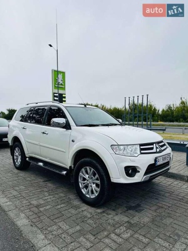 Mitsubishi Pajero Sport 2015