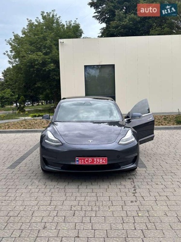 Tesla Model 3 2020