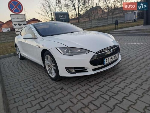 Tesla Model S 2013