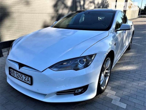 Tesla Model S 2015