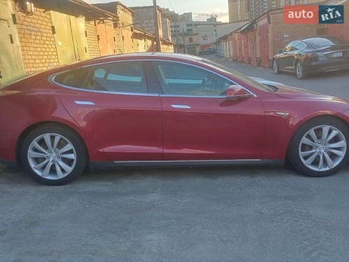 Tesla Model S 2015